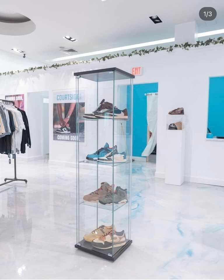 Sneaker retail floor finished in white and blue marbled epoxy